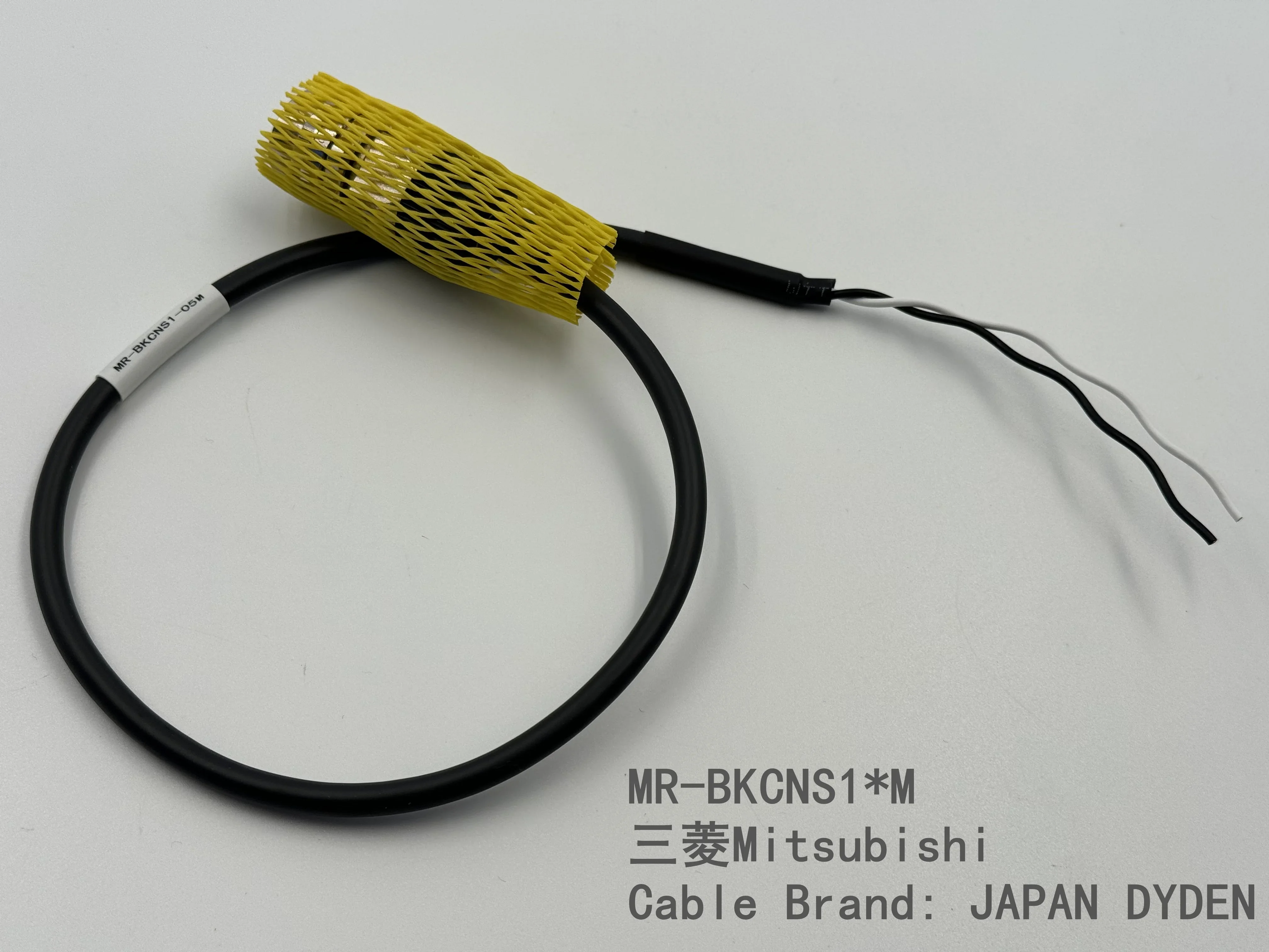 Фото MR-BKCNS1-3M serwo mitsubishiAC, спецификация MELSERVO/комплект электромагнитных тормозных разъемов (тип подключения одним касанием) №1