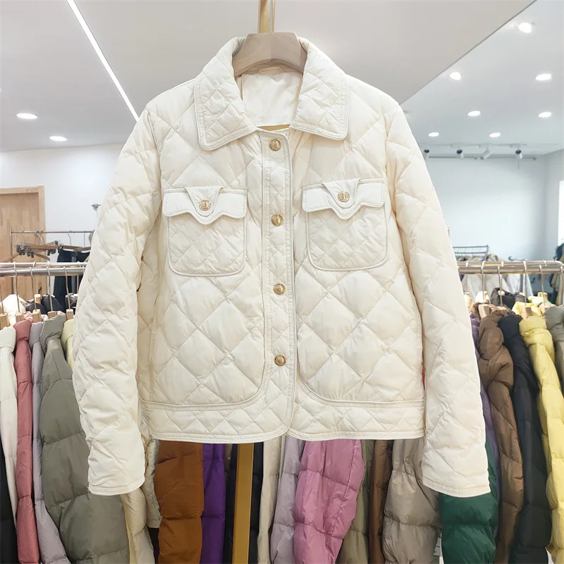 

Женский короткий пуховик Xiaoxiangfeng, новинка осень-зима 2023, модное легкое пальто с воротником-поло, маленьким белым утиным пухом