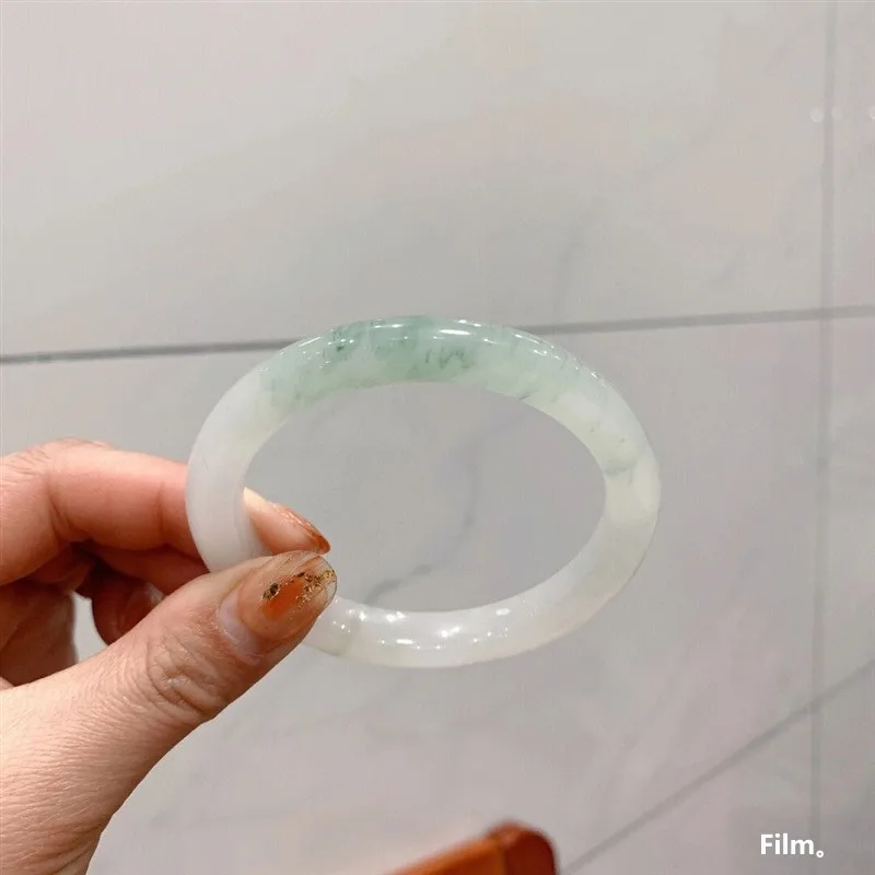 Синьцзян Тяньшань нефритовый косметический браслет из натурального изумруда