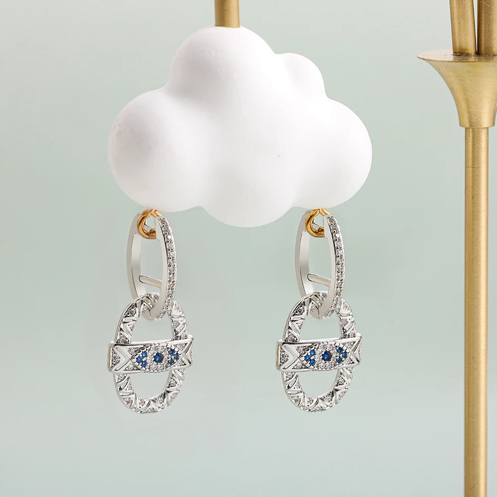 Женские серьги-гвоздики золотого цвета с фианитом