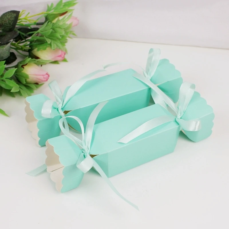 

Розовая картонная подарочная коробка для конфет