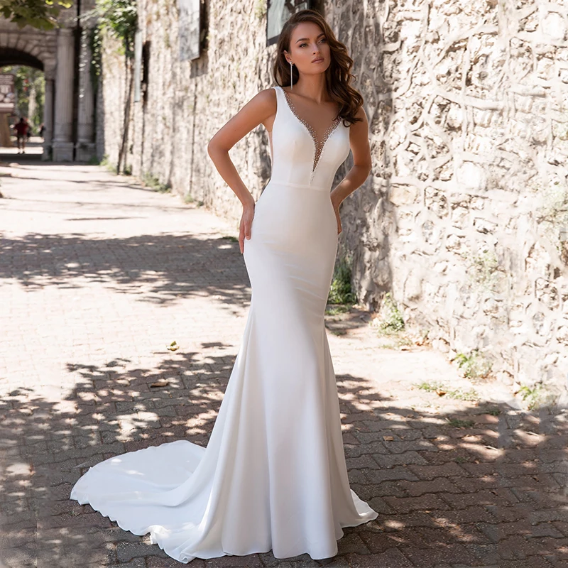 

Simple Mermaid Wedding Dresses Sheer V-Neck Sleeveless Crystal Sweep Train Elegant Bridal Gowns For Women Made Robe De Mariee
