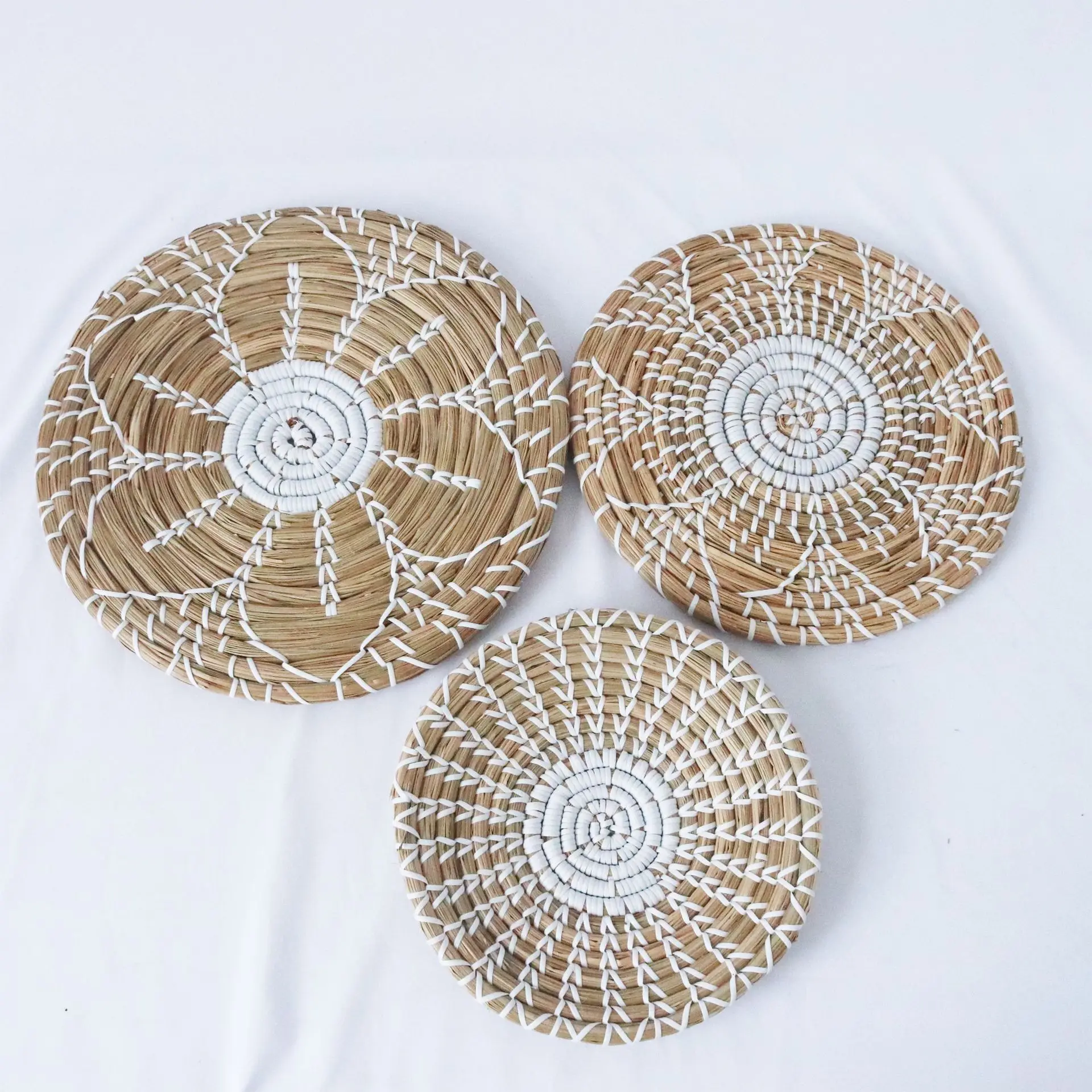 Straw Plaited Decoration Plate Hanging Decoration Plate Seaweed Braided Wall Decoration Plaited Thread Decoration Plate 3 PCS