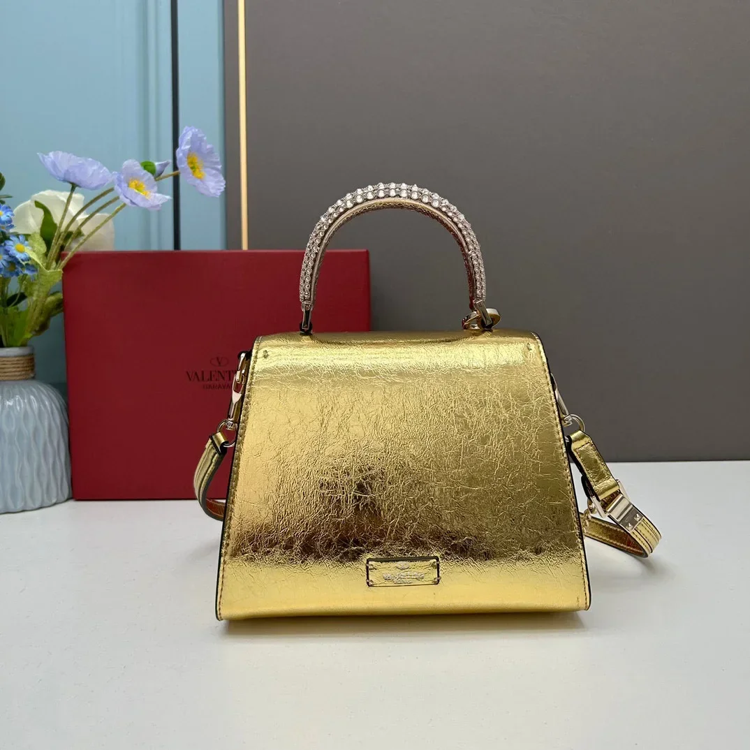 

2023 New High-quality Crystal Designer Genuine Leather Diamond-encrusted Hand Bill of Lading Shoulder Joker Designer Bag