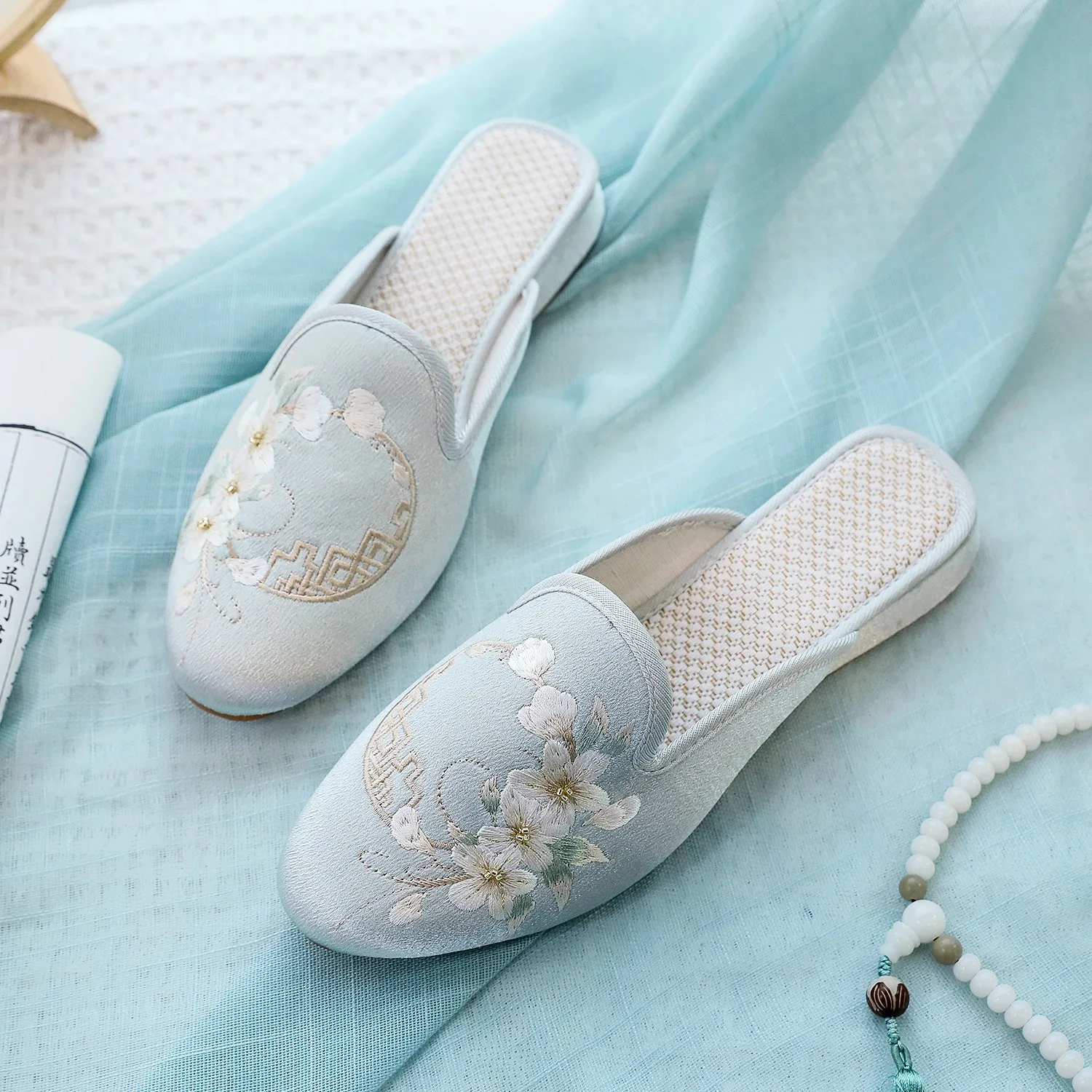 Женские Сатиновые хлопковые шлепанцы с вышивкой на плоской подошве мягкая