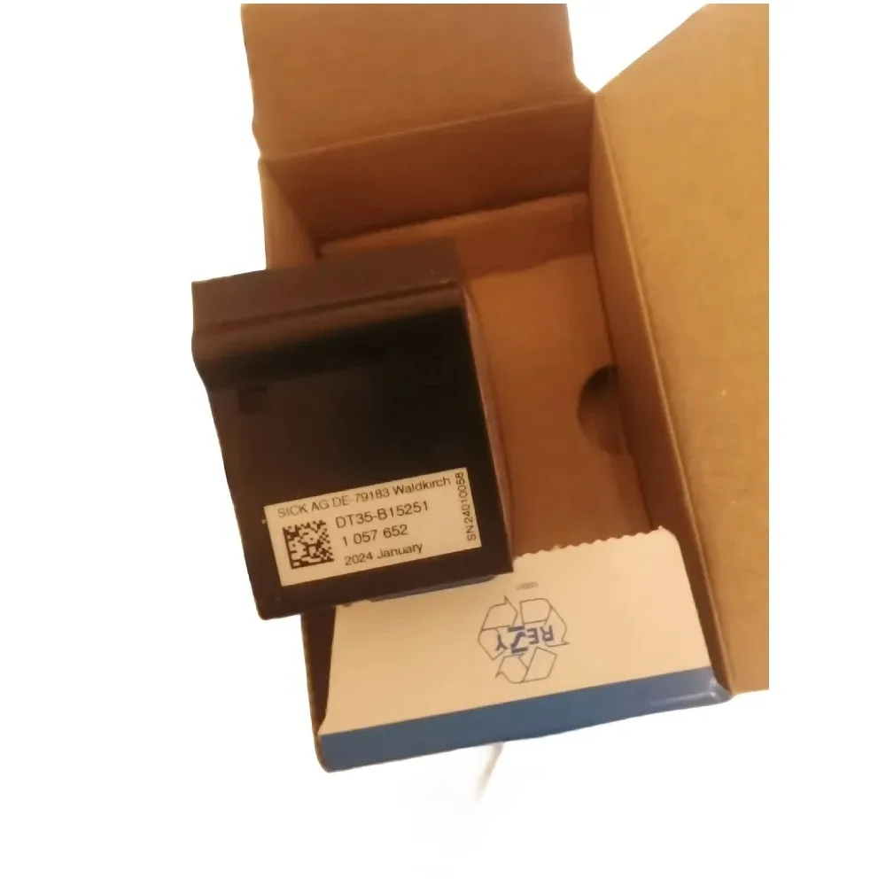 Немецкий SICK новый оригинальный датчик смещения дальности DT35-B15251 1057652 в наличии