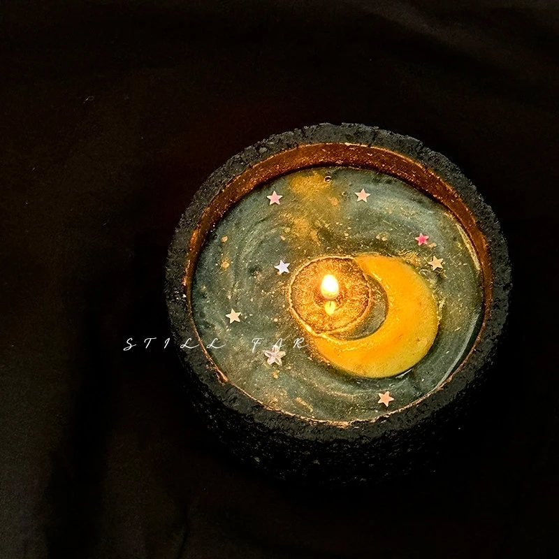 Фото Ароматическая свеча Melting Moon из соевого воска ручной работы, эстетичный декор для дома, романтический центральный элемент, подарок на день рождения или годовщину для неё. №2