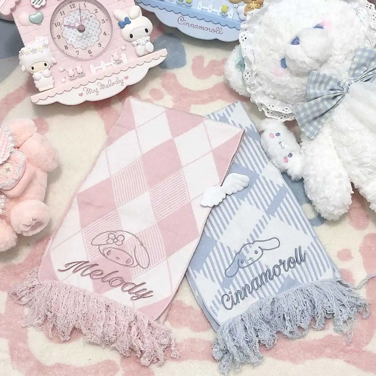 

Шарф Sanrio Cinnamoroll с милыми мультяшными вышивками Jk, мягкий и приятный для кожи Теплый и универсальный шахматный клетчатый подарок на день рожд...