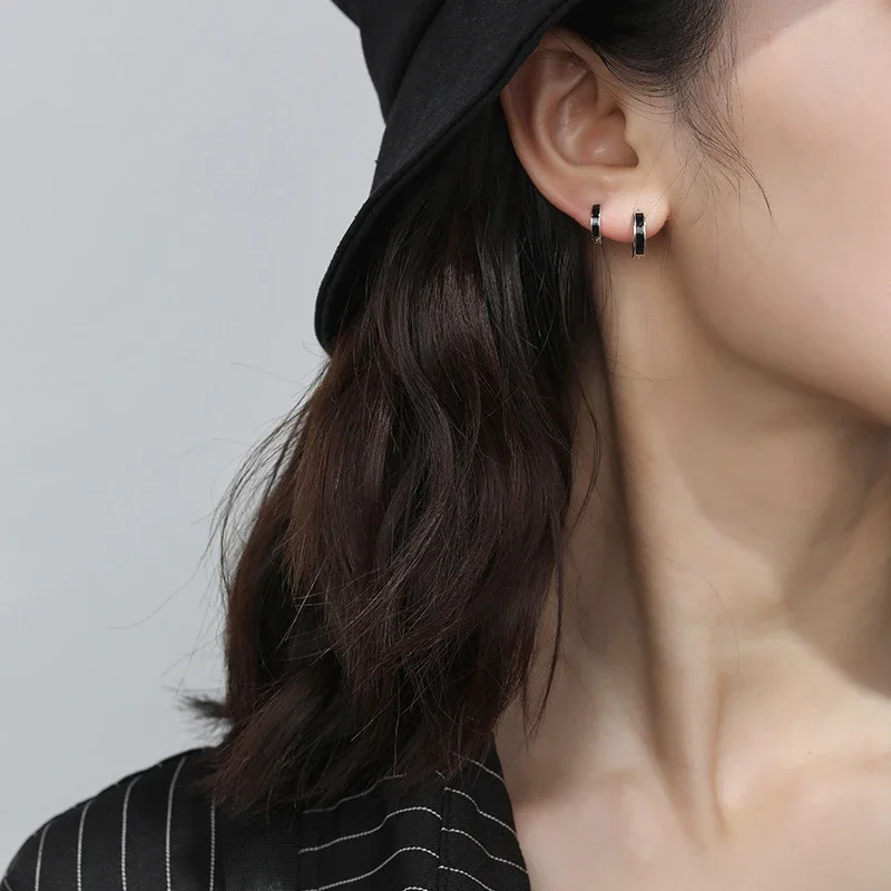 Женские модные маленькие серьги-кольца простые круглые кольца из черной/белой