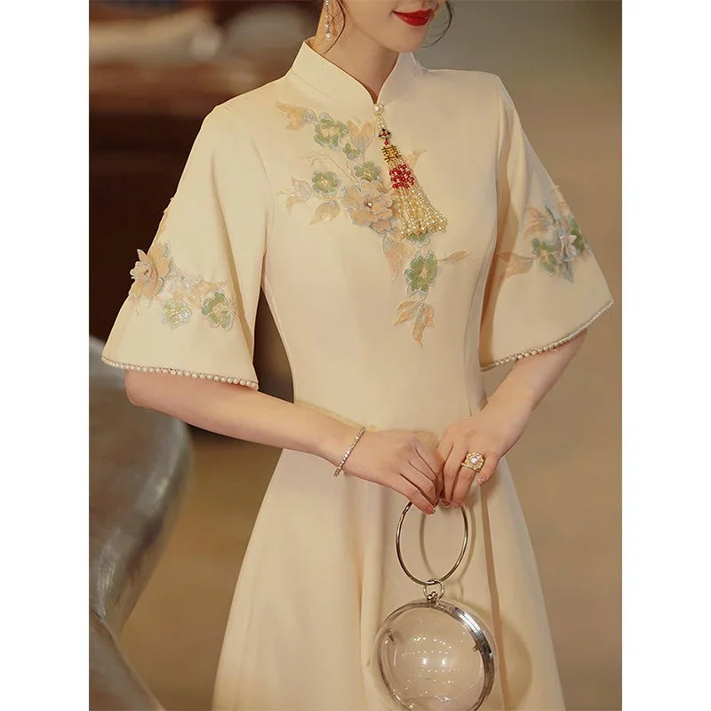 

Champagne Chinese Wedding Dress Women Embroidery Modern Improve Qipao Orientale Traditional Retro Party Banquet Slim Cheongsam