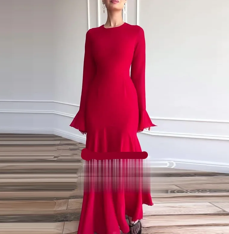 Женское однотонное платье с круглым вырезом и расклешенными рукавами элегантное