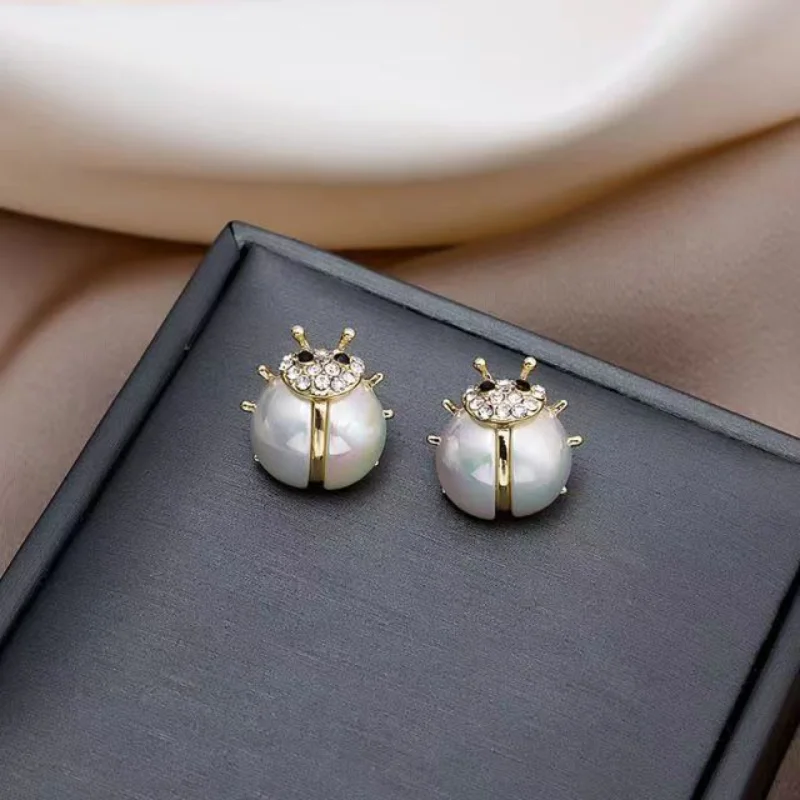 

Ladybug Lucky Earrings for Women Advanced Insect Design S925 Silver Needle Cute Jewelry Perfect for Fashion-Forward Women