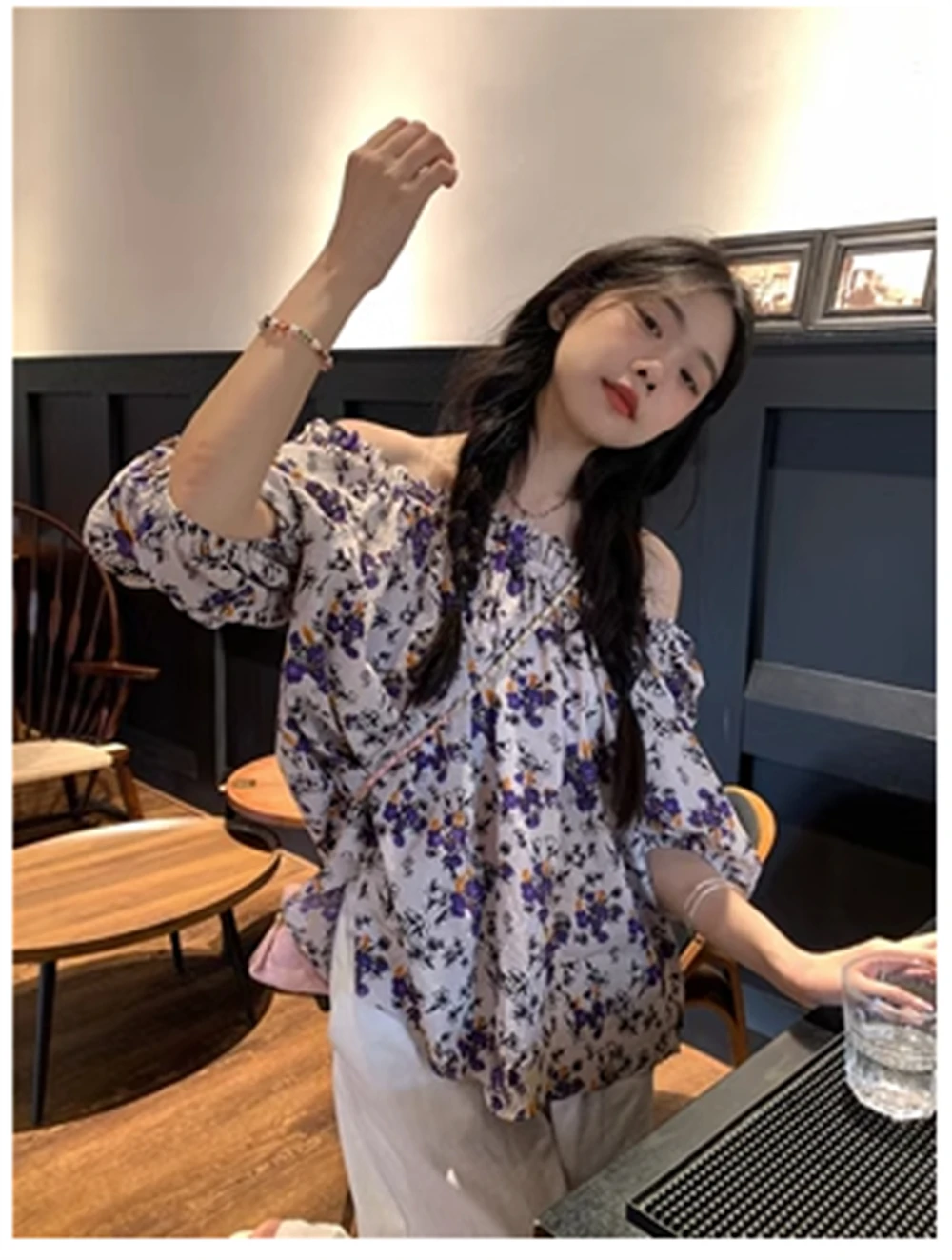 

Holiday Style One Shoulder Floral French Shirt For Women's Summer 2023 New Style Loose Fitting Vintage Wooden Ear Edge Top