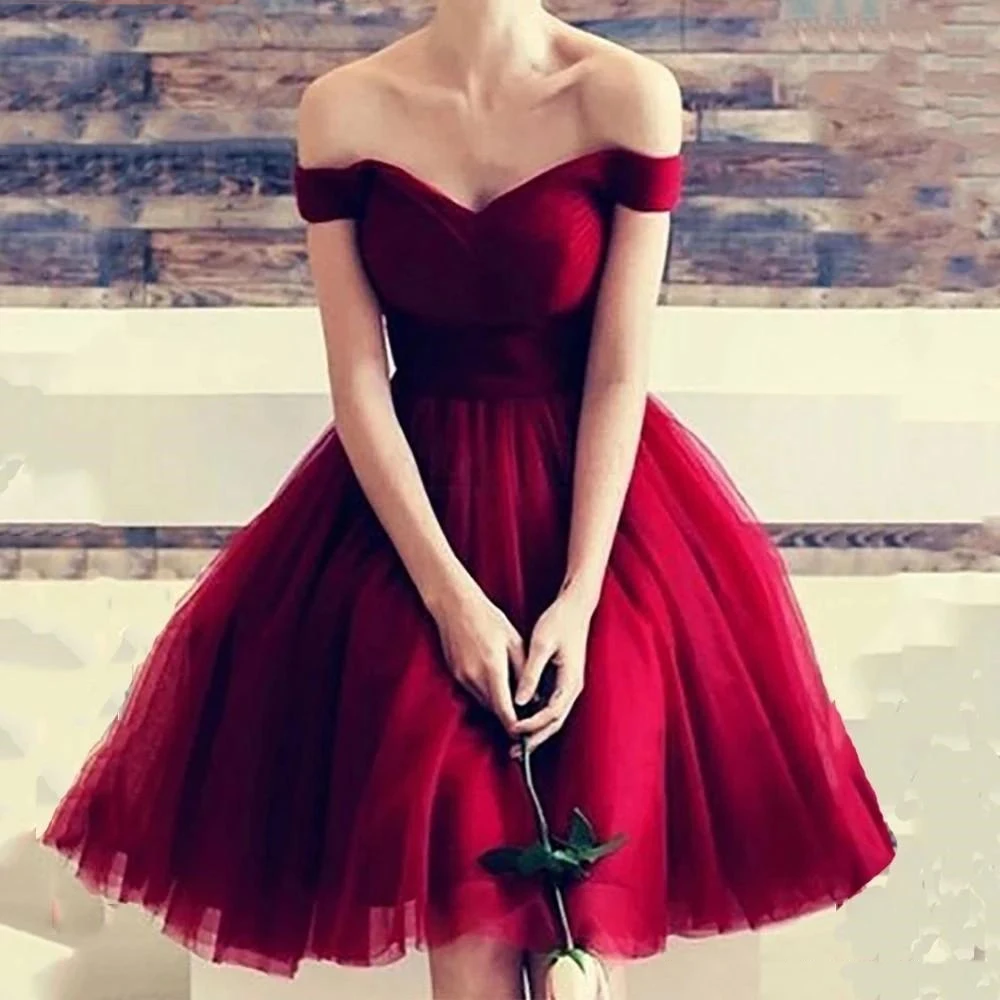

Popular Burgundy Ruffles Tulle Homecoming Dresses A Line Sweetheart Backless Mini Short Cocktail Bridesmaid Dresses Lace-up Prom
