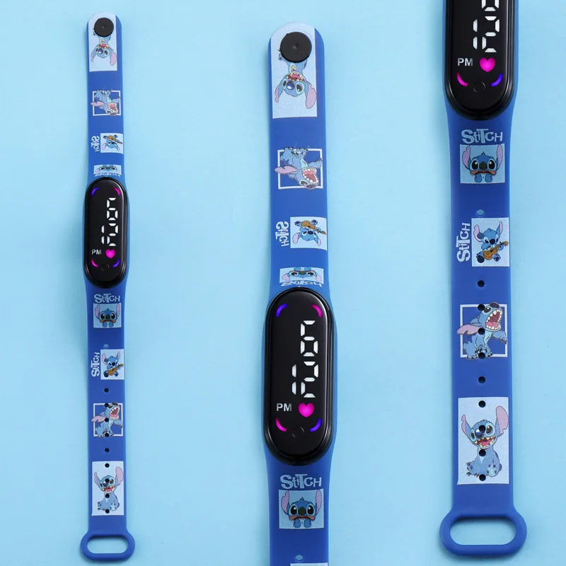 Часы с изображением персонажа мультфильма Микки Маус |