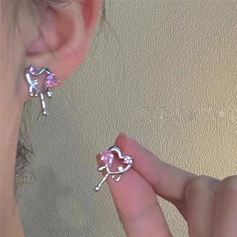 

Модные корейские серьги-гвоздики с розовым кристаллом в форме любовного сердца для женщин и девушек модные ювелирные изделия для вечерние ...