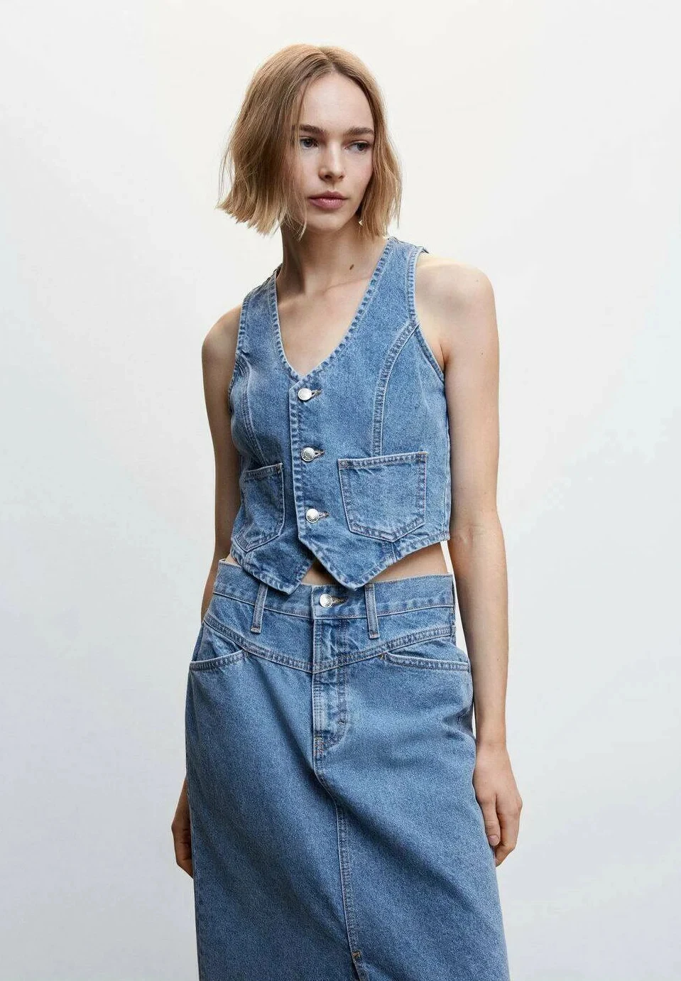 

Fashion Women's Denim Vest Sleeveless V Neck Button Vest Outwear Gilet with Pockets for Casual Crop Top Streetwear Summer