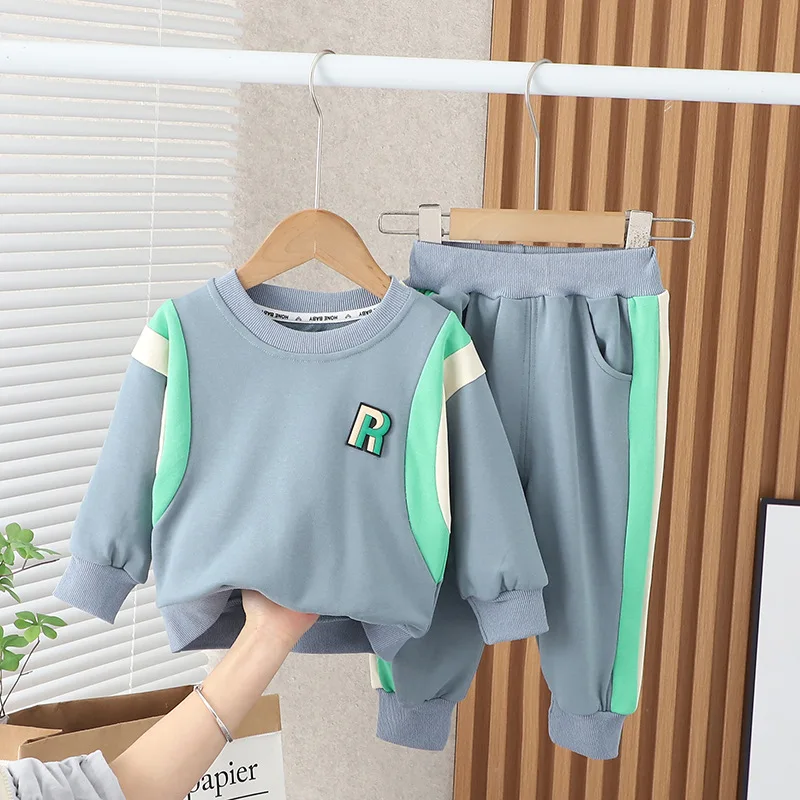 

Костюм детский демисезонный с длинными рукавами и брюками