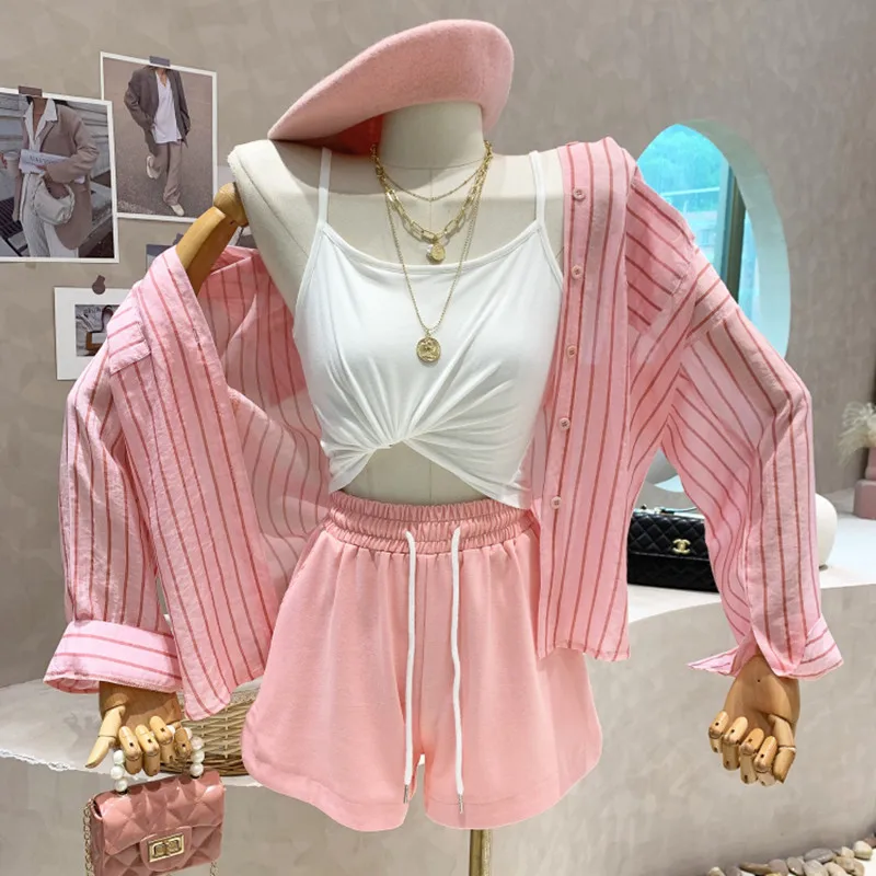 

Нишевый дизайн, новая женская одежда, лето 2022, свободная полосатая рубашка, топ + лямки и повседневные шорты, комплект из трех предметов