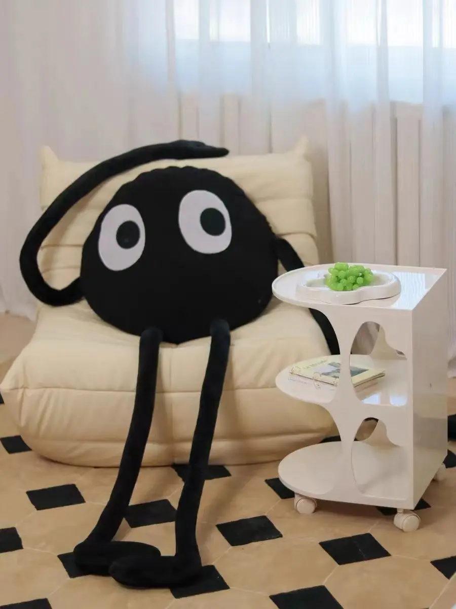 Крутая черная угольная подушка с длинными штанинами