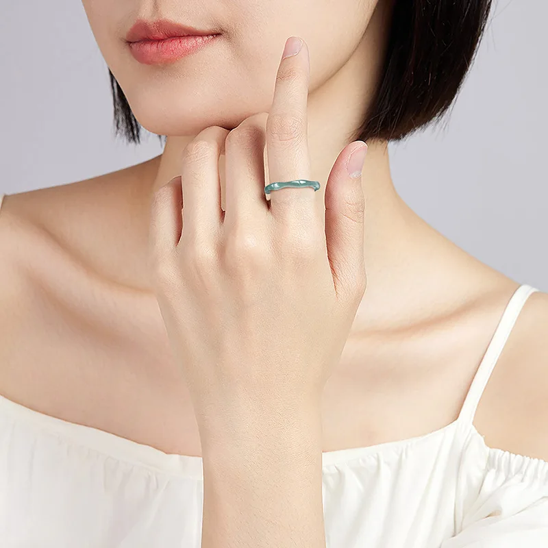 Женское кольцо-узел из натурального ледяного нефрита и бамбука