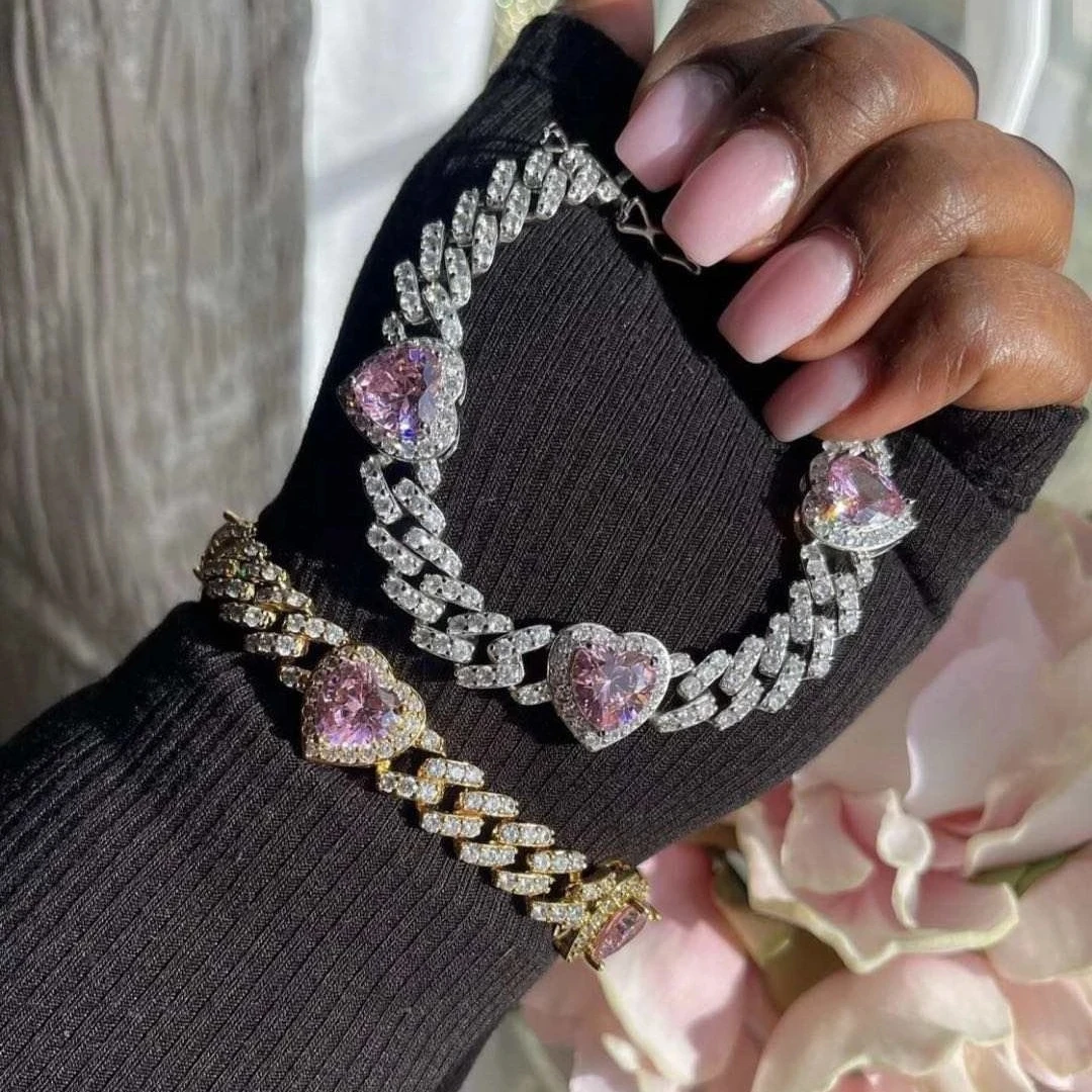 

2022 High Quality Iced Out 5A Cubic Zircon Heart Charm Paved Cuban Chain Fashion Bracelet For Women Charm Hip Hop Jewelry Gift
