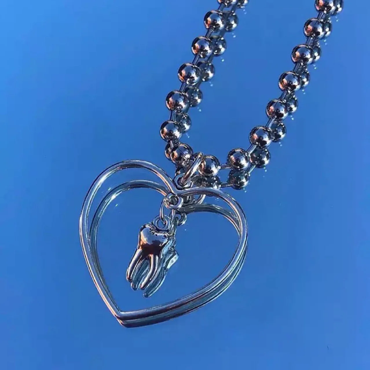 

Harajuku Vintage Love Tooth Pendant Necklace for Women Girl Punk Metal Round Beaded Necklaces Fashion Jewelry Accessories Gifts