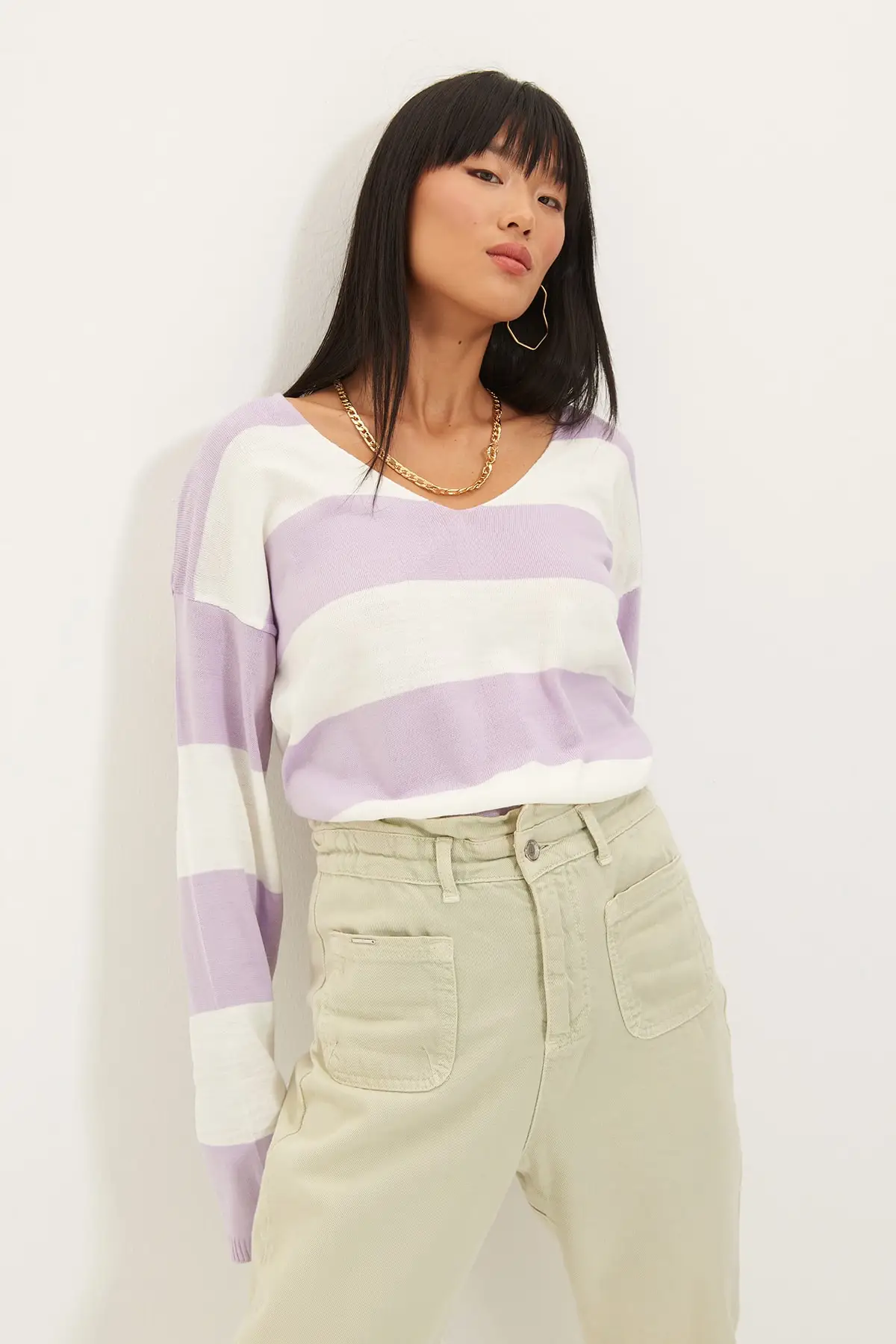 

Trendyol V Collar Color Block Knitwear Sweater TWOAW22KZ0926