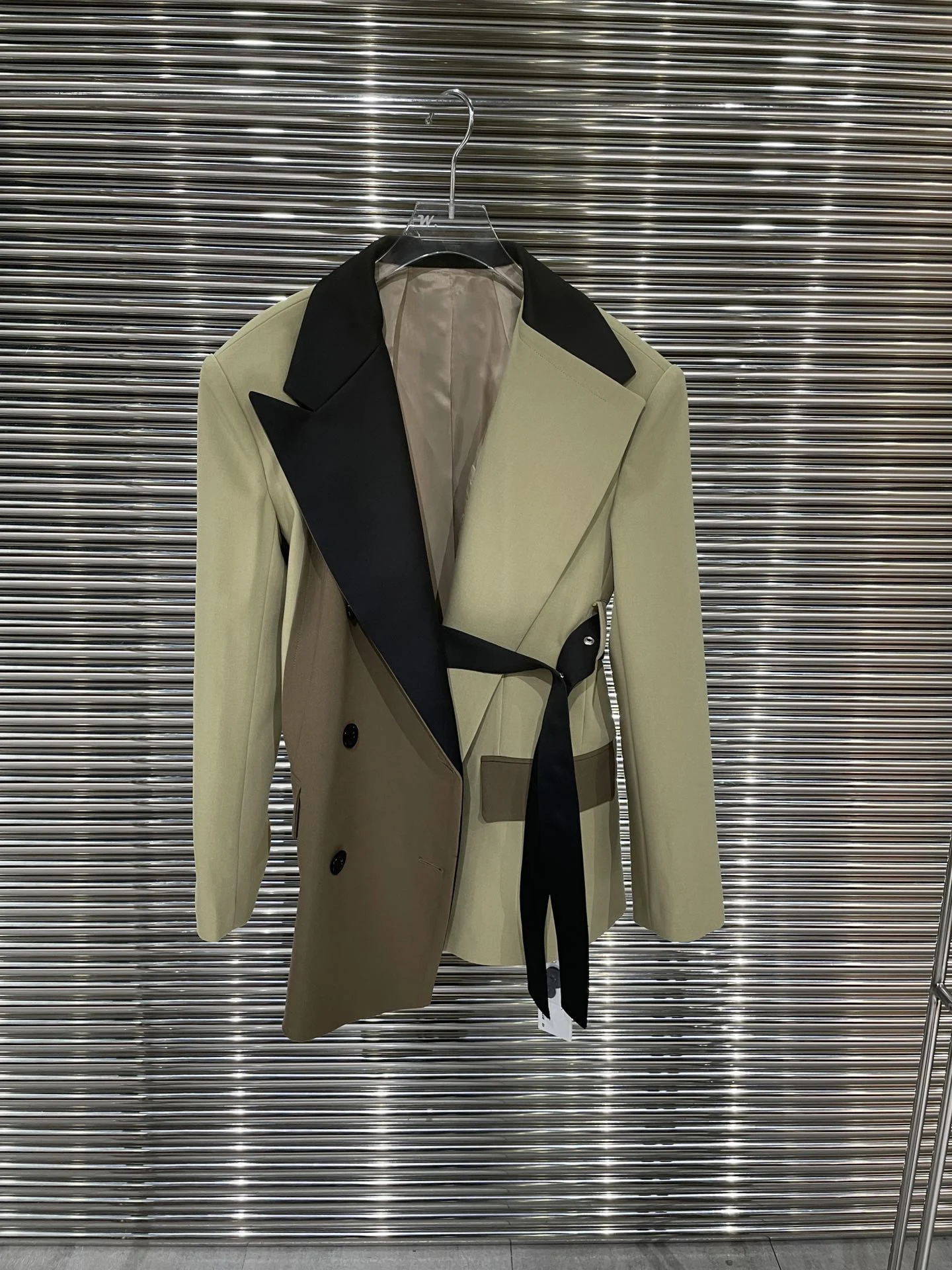 

202323 Spring and summer new side belt design color collision stitching irregular mid-length silhouette suit jacket