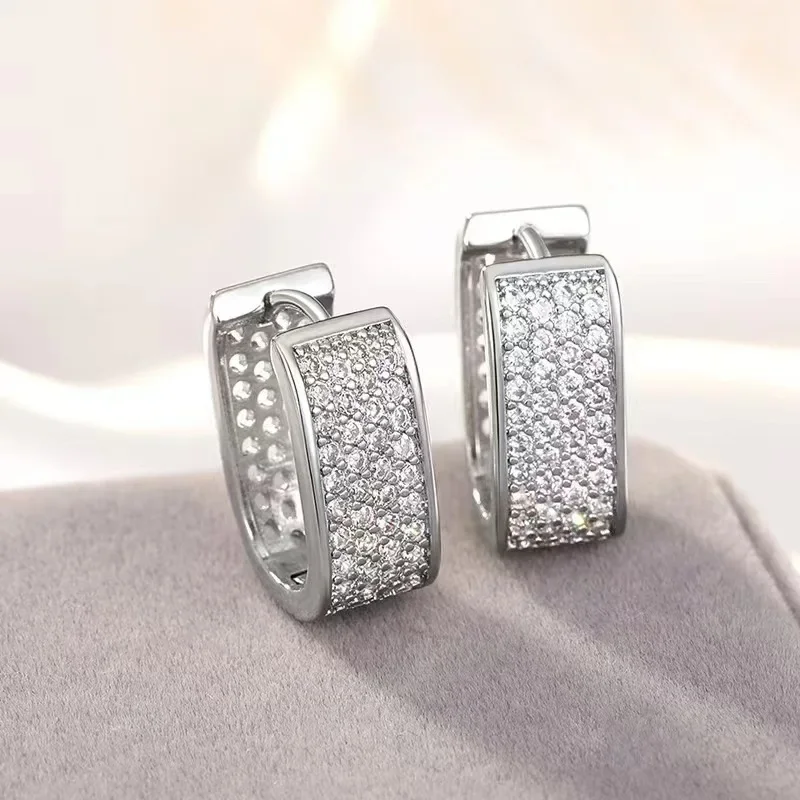 Женские серьги квадратной формы с микровставками из искусственного циркония