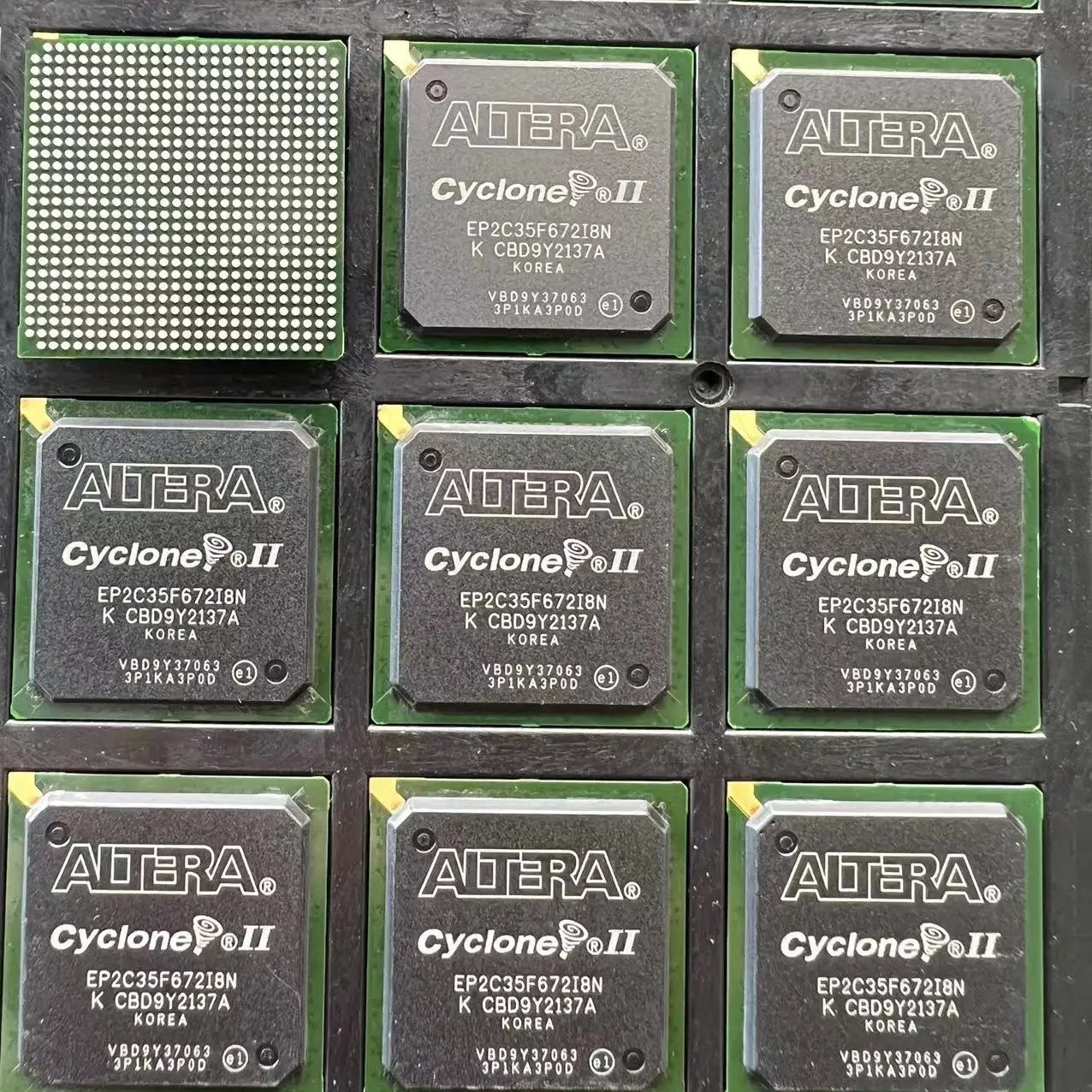 1 PCS/LOTE EP2C35F672I8N package BGA-672 new original genuine programmable logic IC chip
