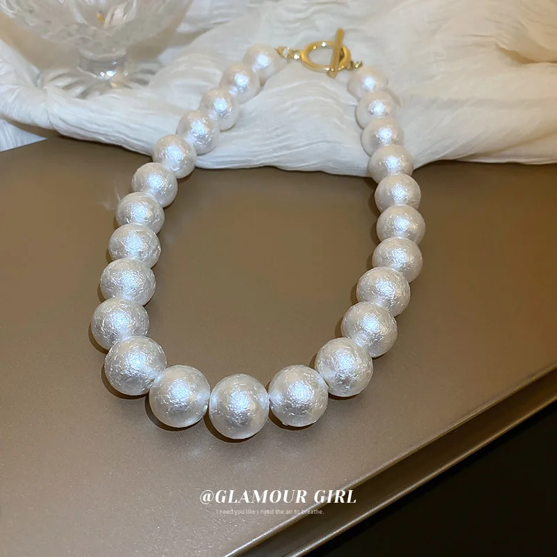 

Simple and Fashionable OL Pearl T-shaped Buckle Necklace French Luxury Style Collarbone Chain Design Necklace