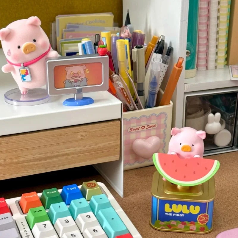 Фото Коллекционная фигурка-сюрприз Lulu The Piggy: Солнечная кукла-модель, милая и стильная настольная декорация, праздничный подарок для взрослых коллекционеров №3