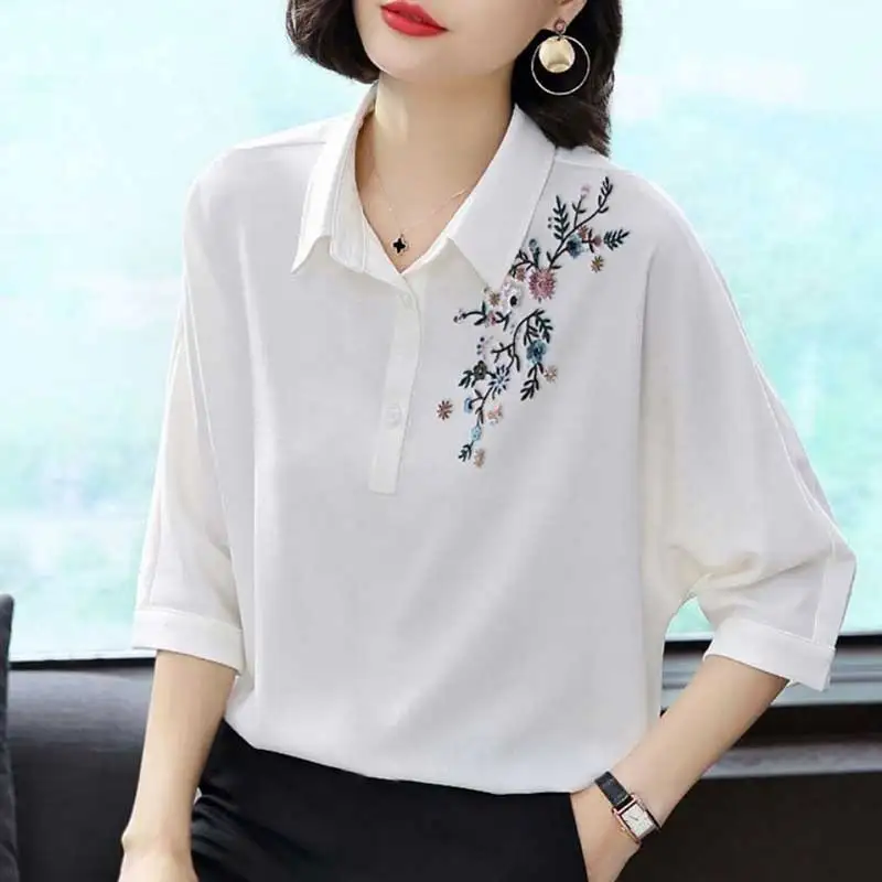 

2022 New Femme Clothing Simple Casual Lapel Embroidered Solid Loose Long Sleeves White Shirt Oversized All-match Bottoming Shirt