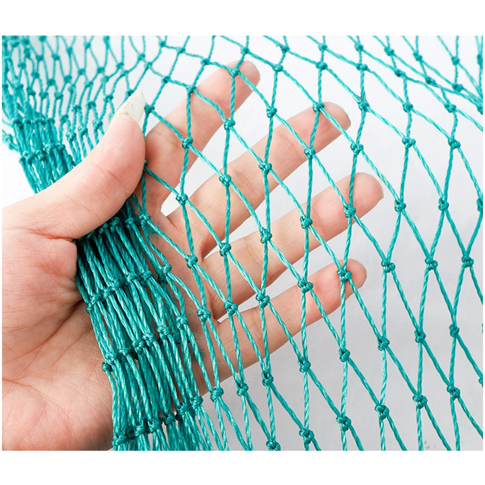 

Садовая защитная сетка из пластика