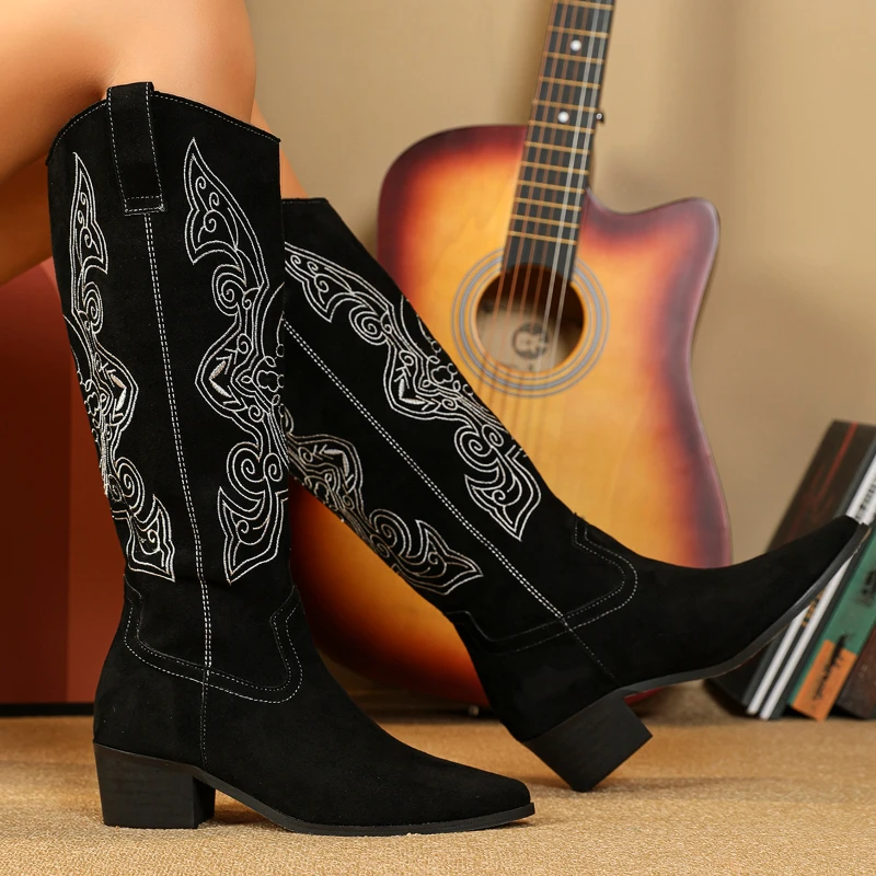 

Женская обувь, европейский и американский тренд, до колена, модные уличные Замшевые классические рыцарские сапоги с острым носком и вышивкой в западном стиле