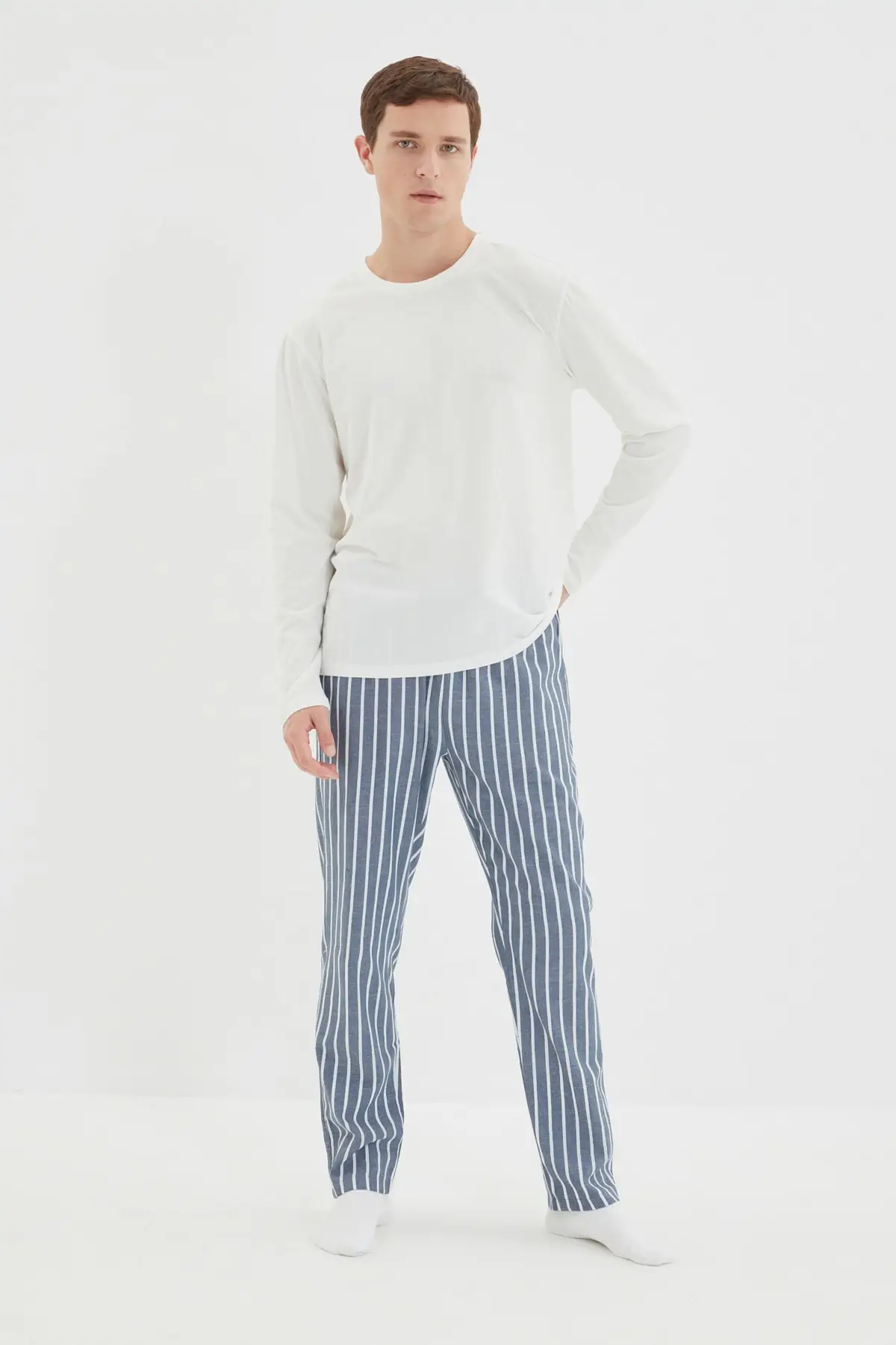 

Trendyol Men 'S Regular Fit Bottom Striped Woven Top Knitted Pajamas Set TMNAW22PT1230