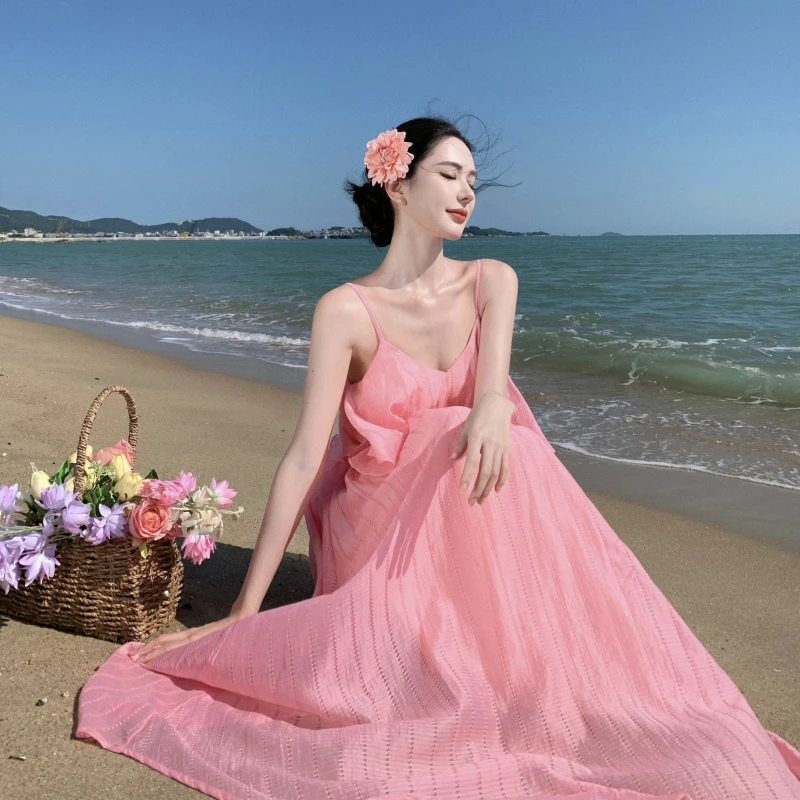 Розовое платье на бретельках для отпуска женское путешествий в Таиланде