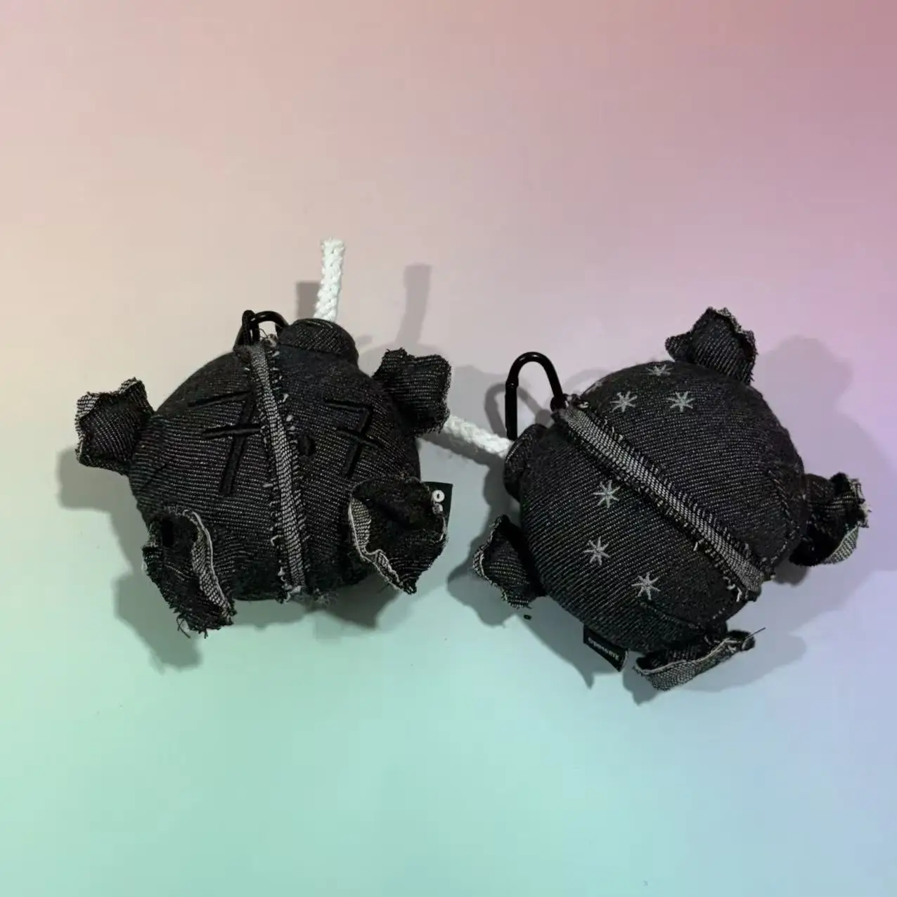 Фото Новый плюшевый брелок BTS Black Peripheral в виде угольной печи, подвеска, плюшевые игрушки, украшение для сумки, коллекционный аксессуар, подарки на день рождения №2