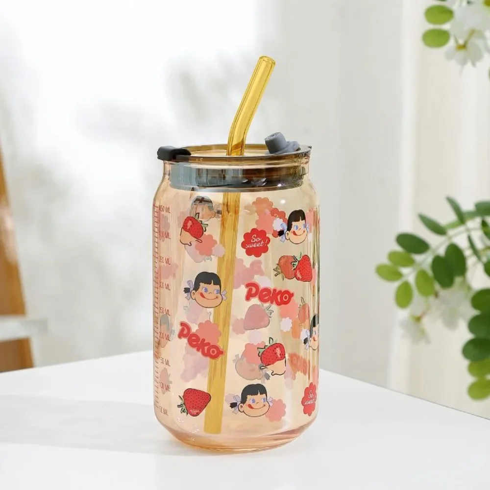 Стеклянная чашка большой емкости с молоком