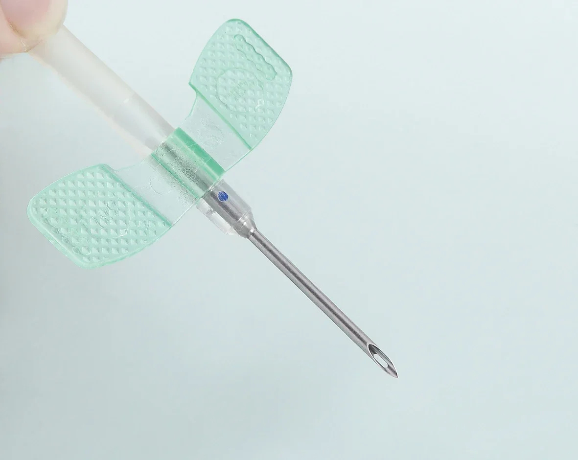 Одноразовый комплект для диализа вращения AV Fistula 15Ga/16Ga/17Ga вращающийся CE ISO