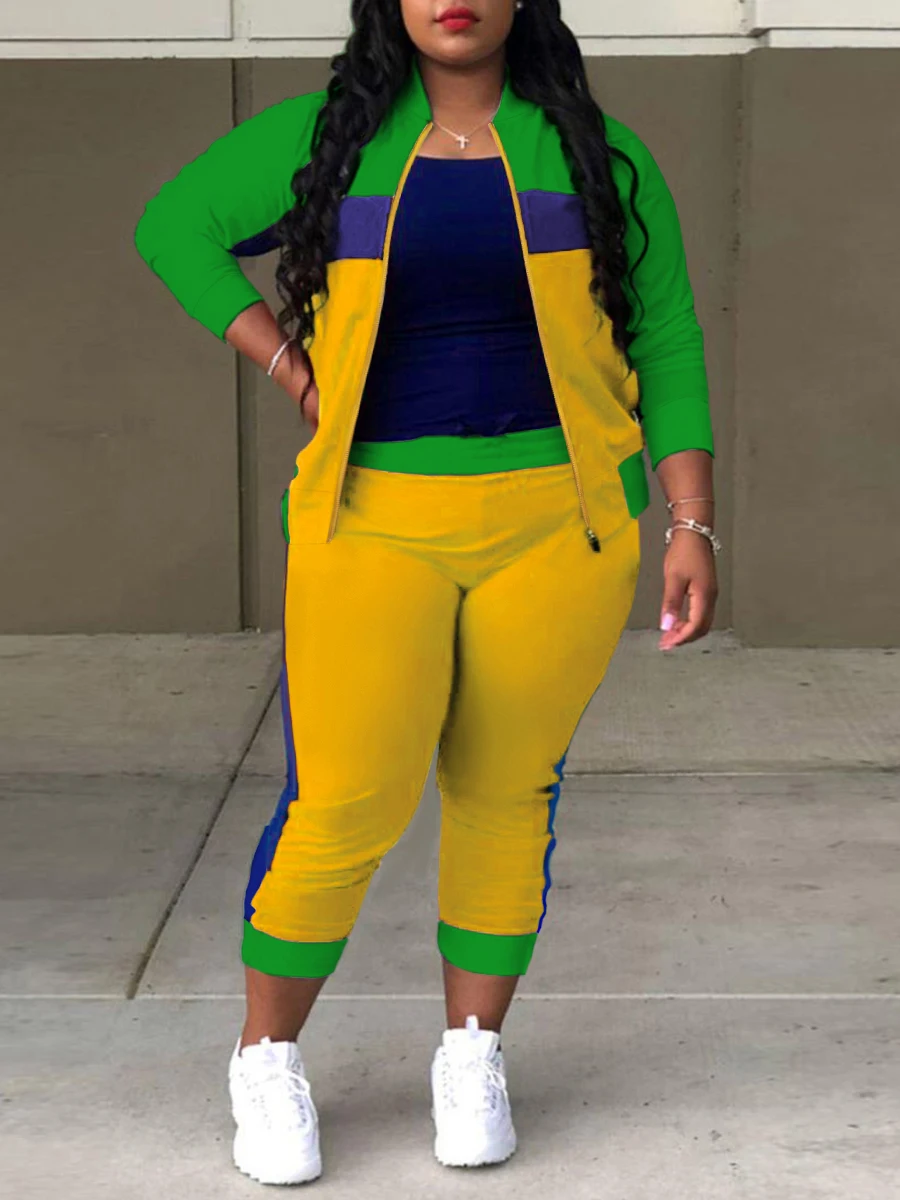 Женский костюм из двух предметов с длинным рукавом и воротником-стойкой