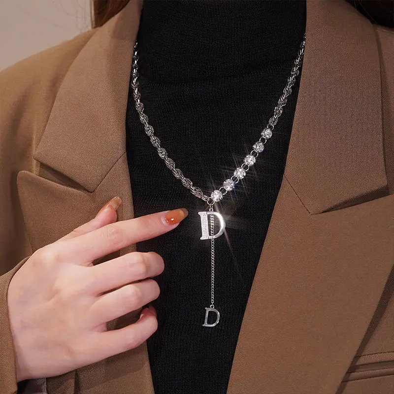 

Design Sense Micro Setting Zircon D Letter Pendant Long Necklace Winter Sweater Chain Fashion Jewelry For Woman Girls Party Gift
