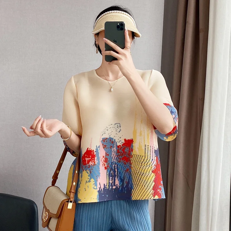 

Miyake folds 2022 new loose belly cover shirt short section age-reducing western style t-shirt women's summer thin section