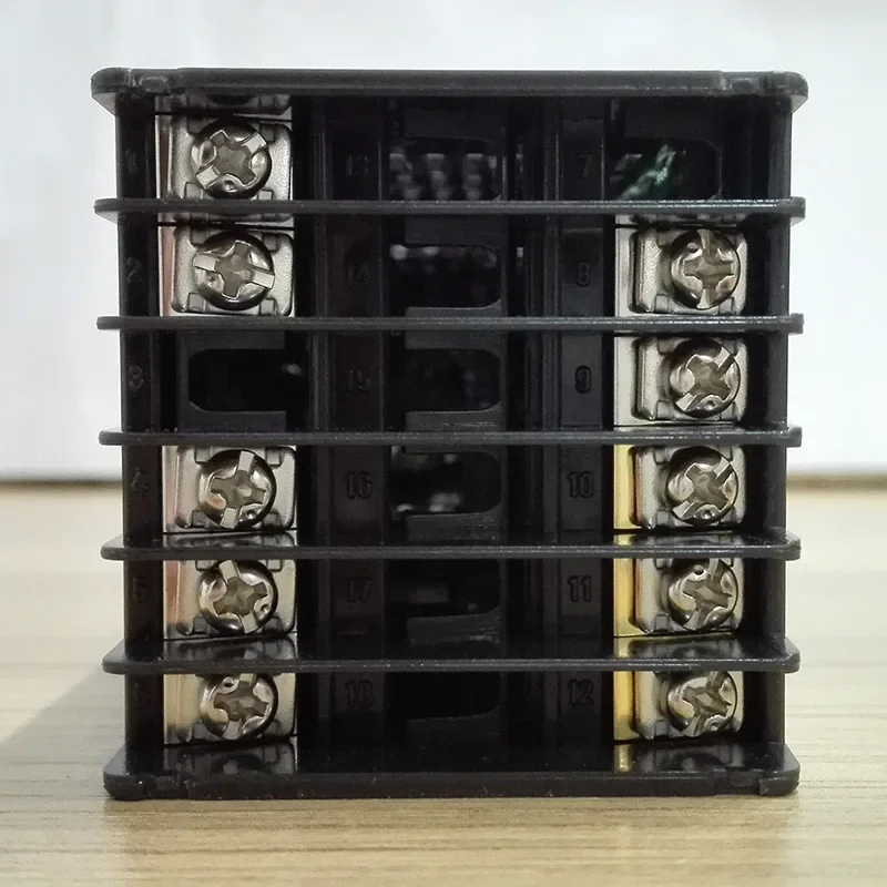 Фото Термостат CH102FK04-M * AP-NN/A/P, интеллектуальный контроллер температуры, оригинальный и подлинный. №3