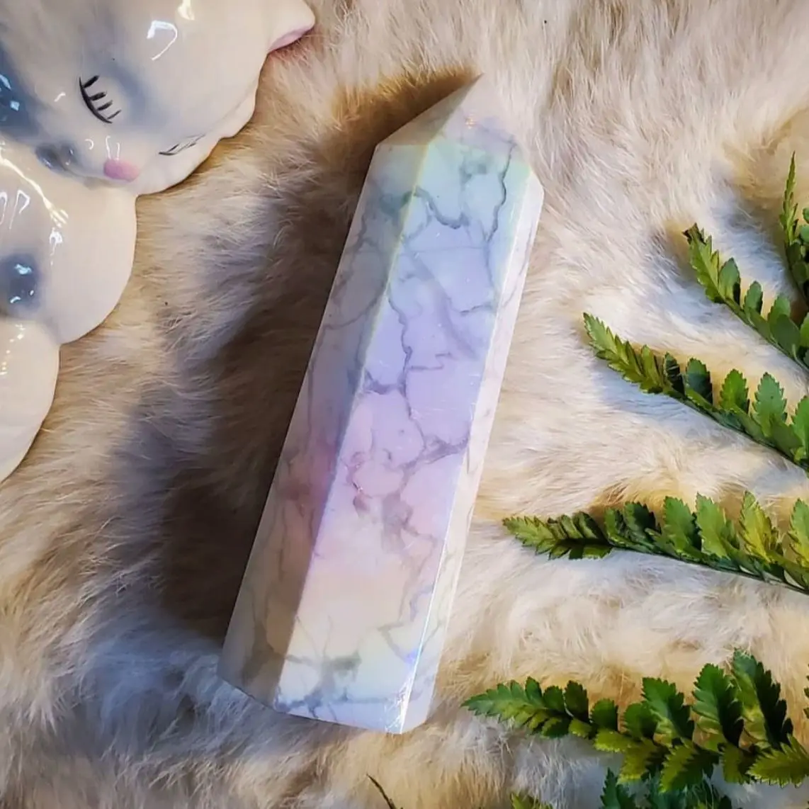 Натуральная маленькая башня Aura Howlite Исцеляющие кристаллы энергетические палочки