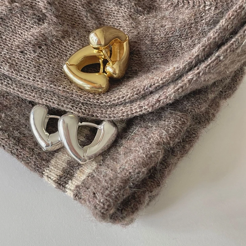 

Silvology Real 925 Sterling Silver V Shape Letter Thick Stud Earring for Women Glossy Camber Female Minimalist Fine Jewelry Gift