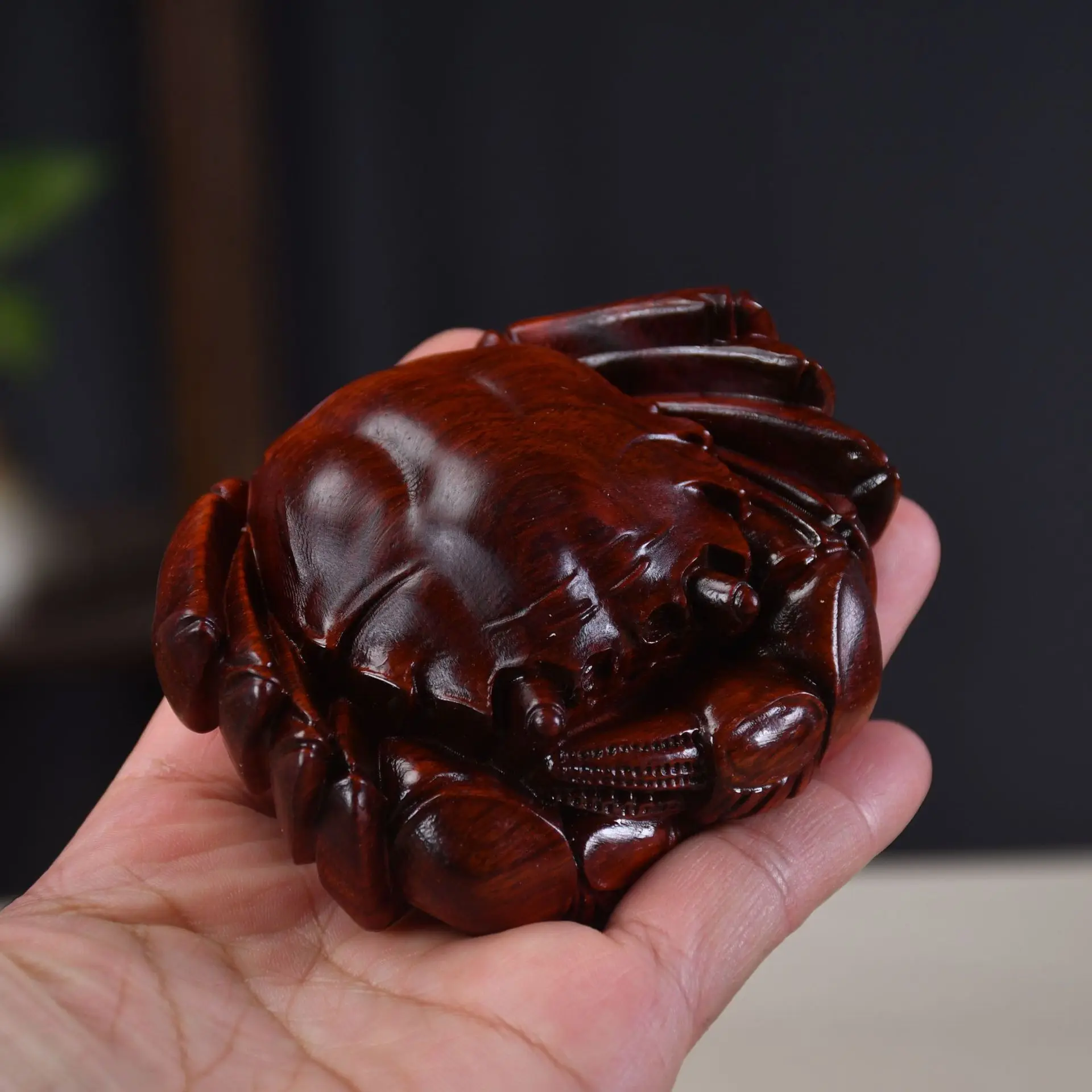 

Статуэтка краба из дерева