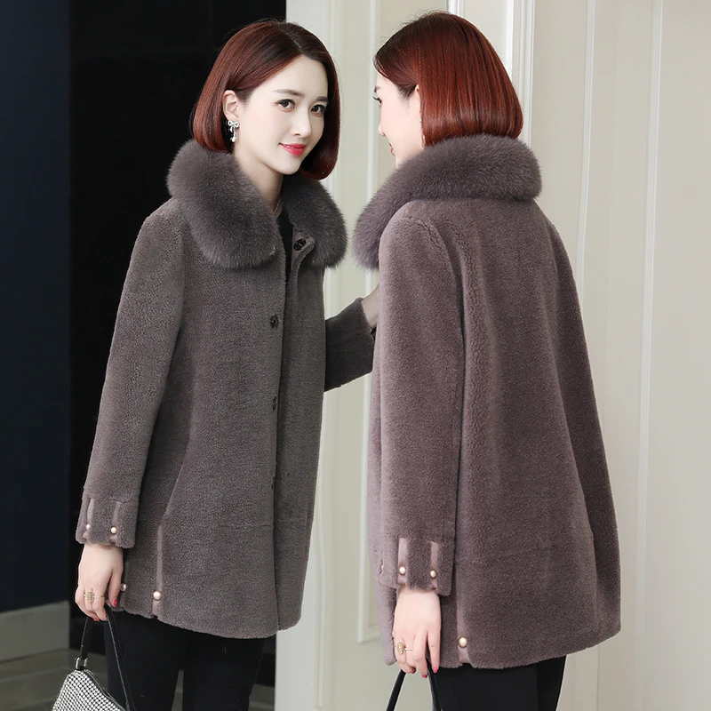 

2023 winter New Mother's Fur Coat Women's Mid length Fox Fur Collar Composite Fur One Piece Sheep Fleece Coat