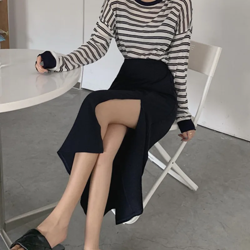 

Простая юбка, женская черная юбка миди с высокой талией и Боковым Разрезом, модель 2021 года, корейская мода, эластичная облегающая юбка-трапе...